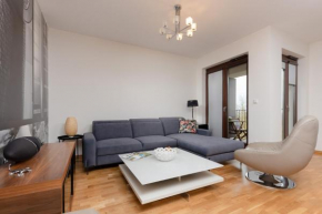 Warsaw Śródmieście Apartment with balcony by Noclegi Renters